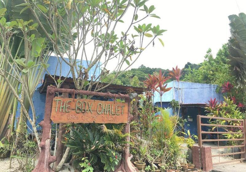 فندق على الطريق The Box Chalet