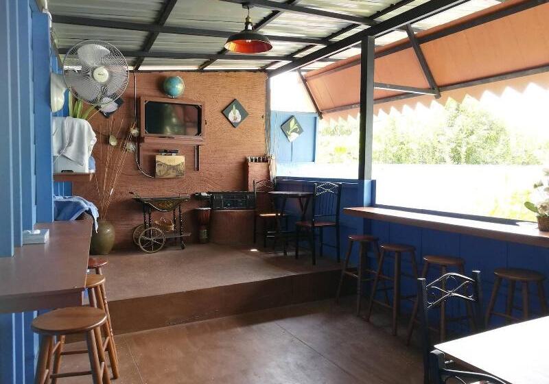 فندق على الطريق The Box Chalet