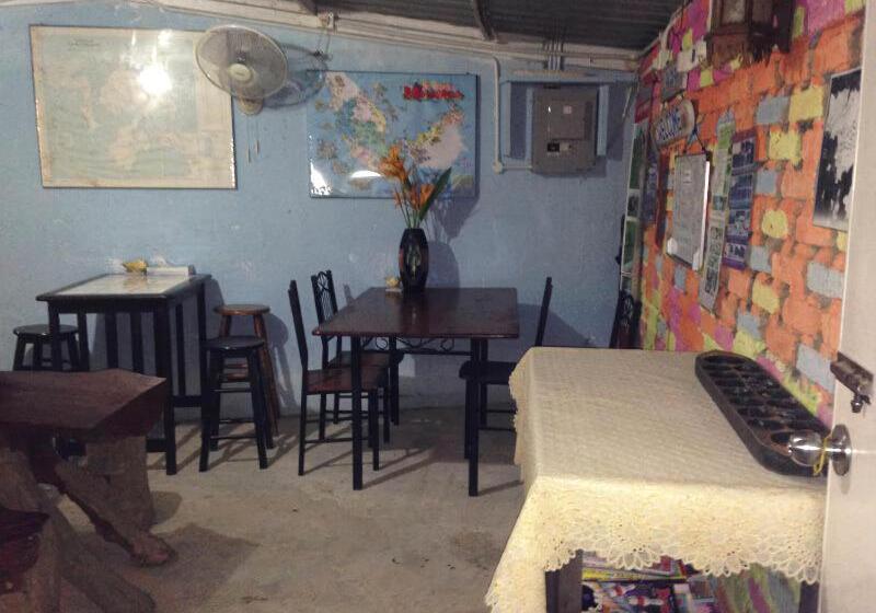 فندق على الطريق The Box Chalet