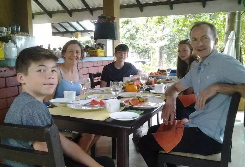 Пансион Randoni Villa