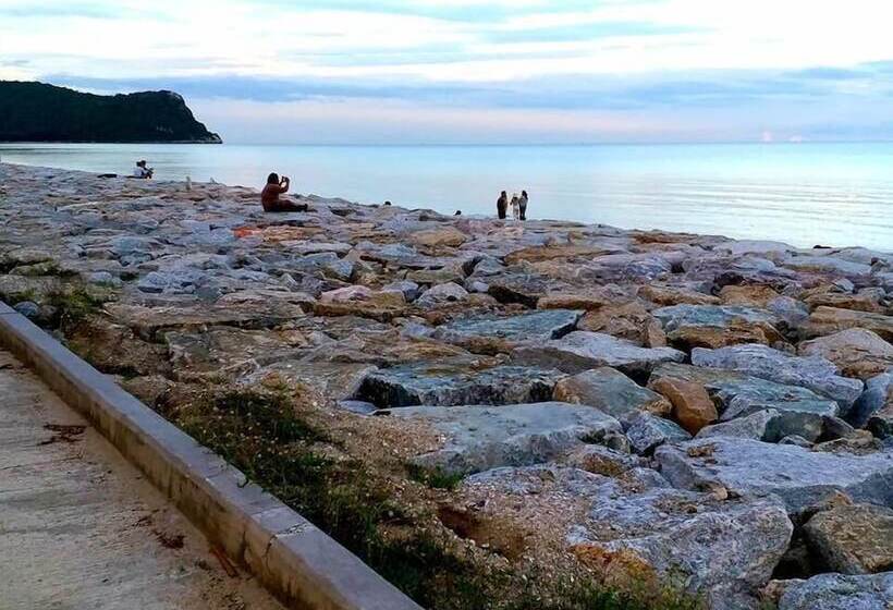 Pranmanee Beach Resort