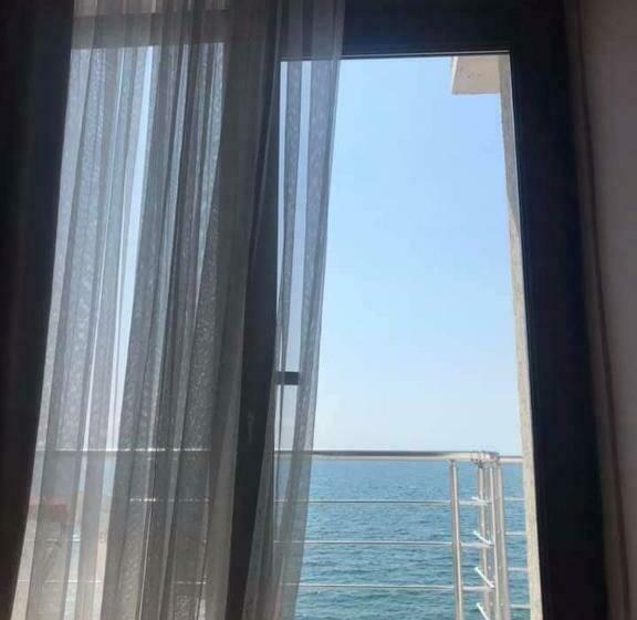 تختخواب و صبحانه White Kobuleti