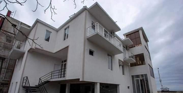 تختخواب و صبحانه White Kobuleti