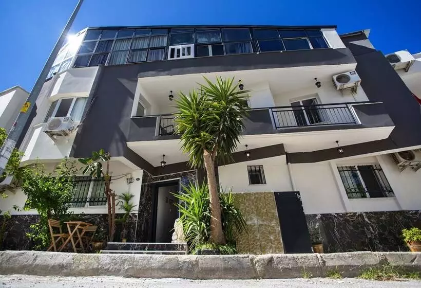 Hotelli 8 Rooms House