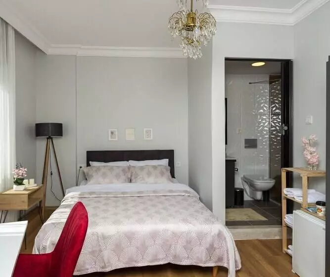 Hotelli 8 Rooms House