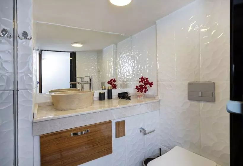 Hotelli 8 Rooms House