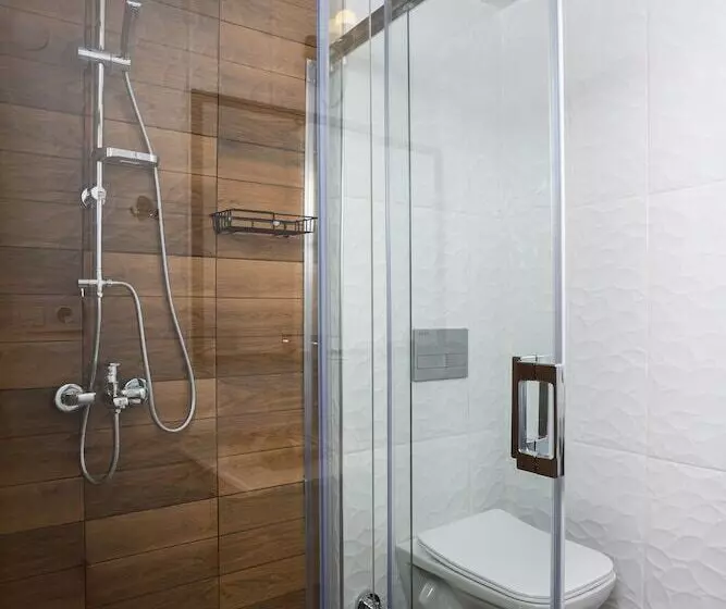 Hotelli 8 Rooms House