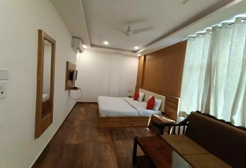هتل Vrindavan Palace