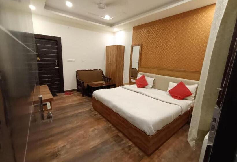 Hotel Vrindavan Palace