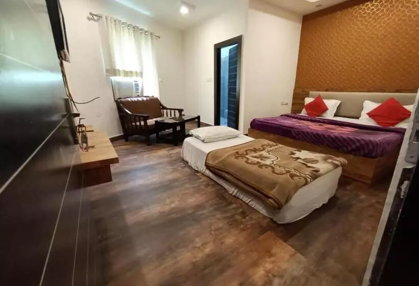 هتل Vrindavan Palace