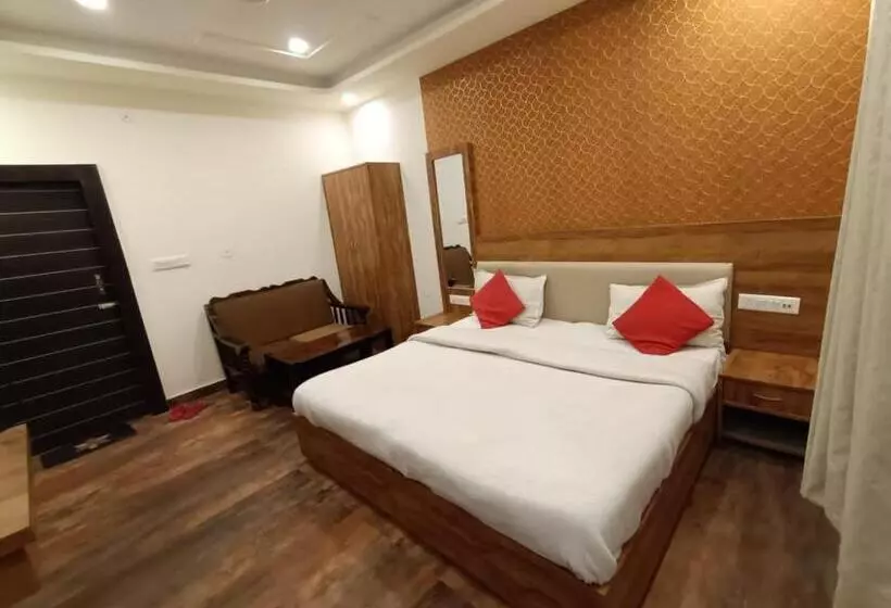 هتل Vrindavan Palace