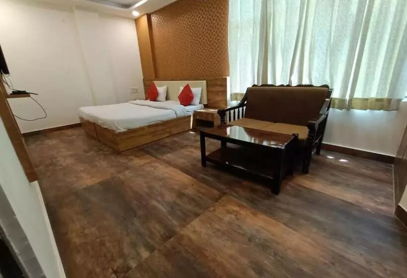 هتل Vrindavan Palace