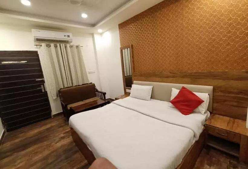 هتل Vrindavan Palace