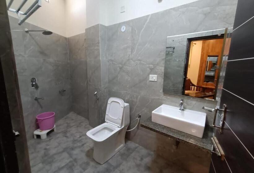 Hotel Vrindavan Palace