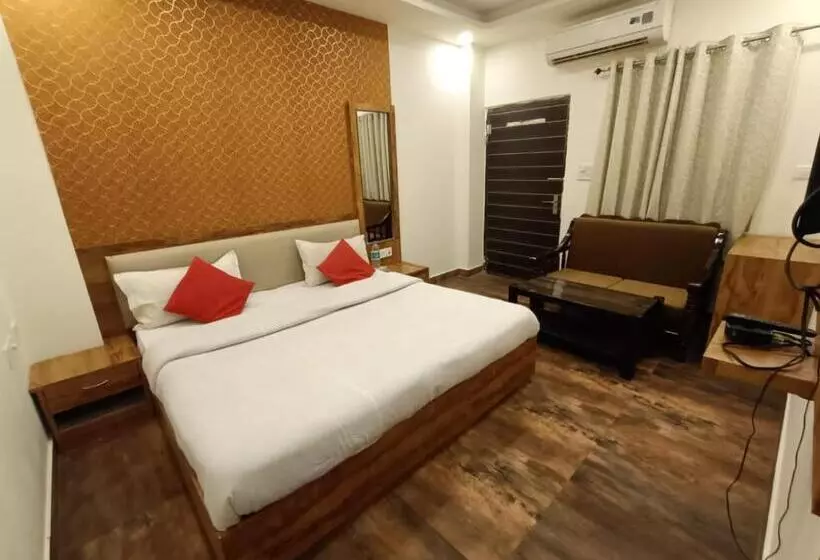 هتل Vrindavan Palace