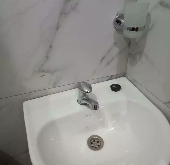 پانسیون Hostal El Bellettini