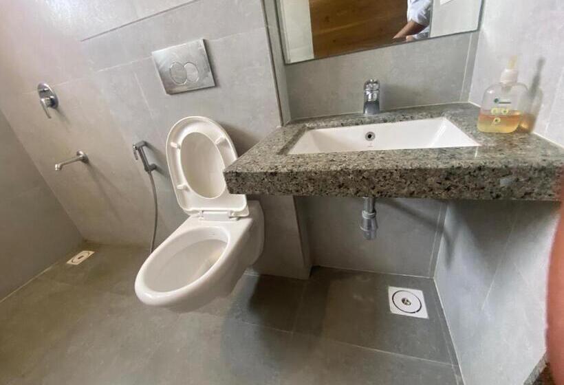 ホテル Oyo Flagship 81120 The Crown