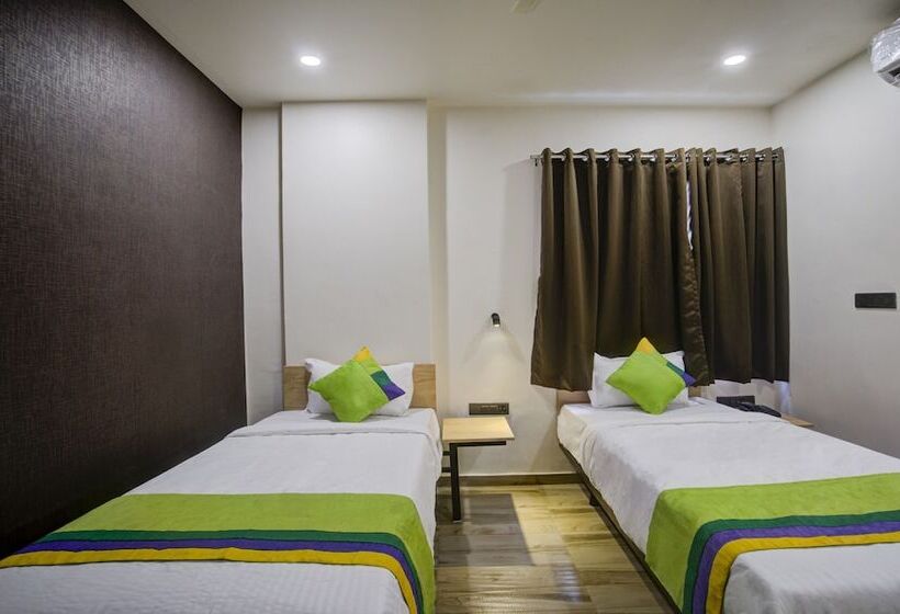 هتل Treebo Grand Lotus   3 Km From Textile Market