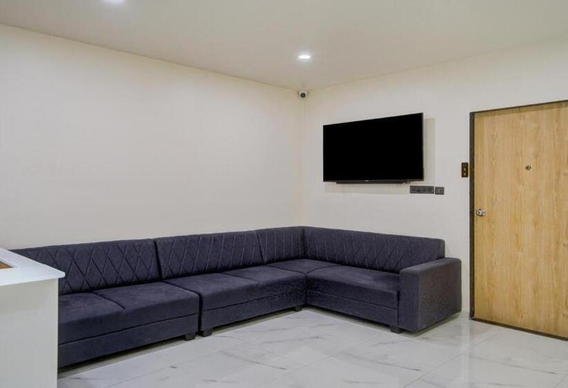 هتل Treebo Grand Lotus   3 Km From Textile Market