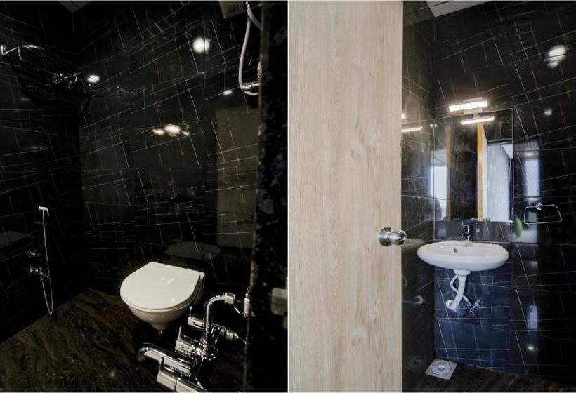 هتل Treebo Grand Lotus   3 Km From Textile Market