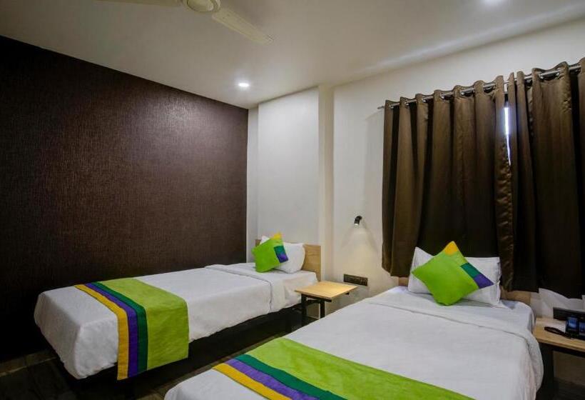 هتل Treebo Grand Lotus   3 Km From Textile Market