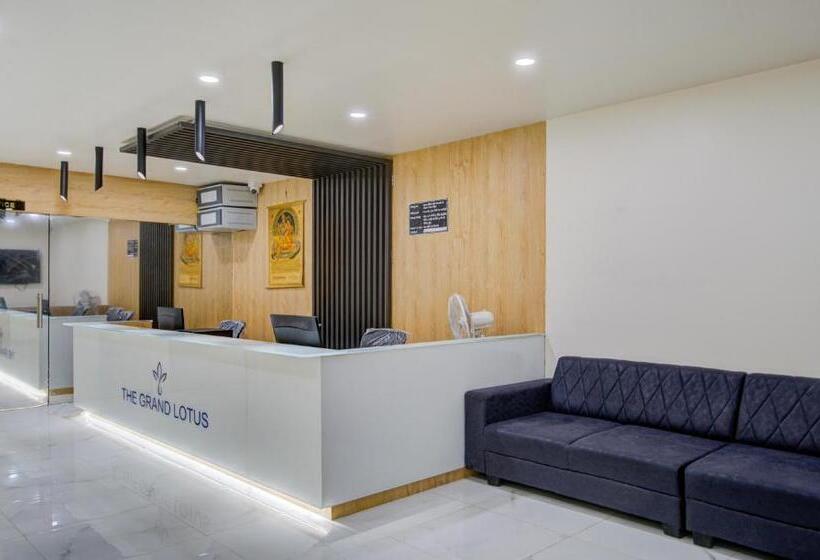 هتل Treebo Grand Lotus   3 Km From Textile Market