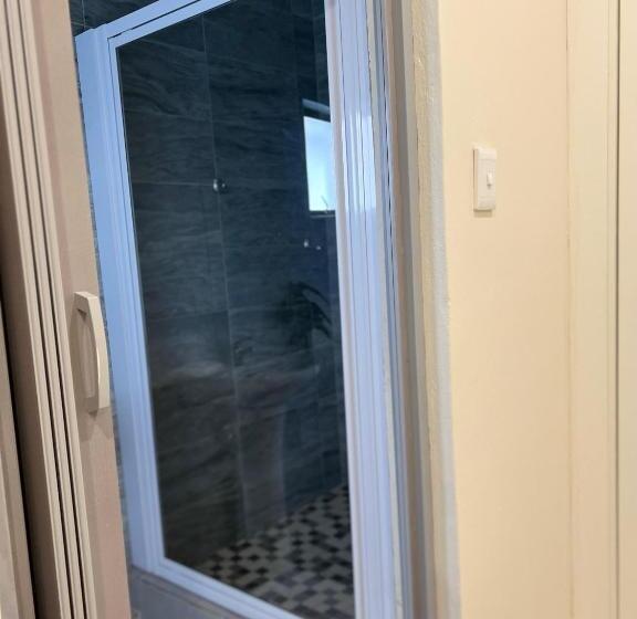 פנסיון Montrose Bnb