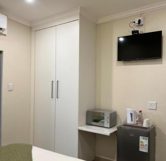 פנסיון Montrose Bnb