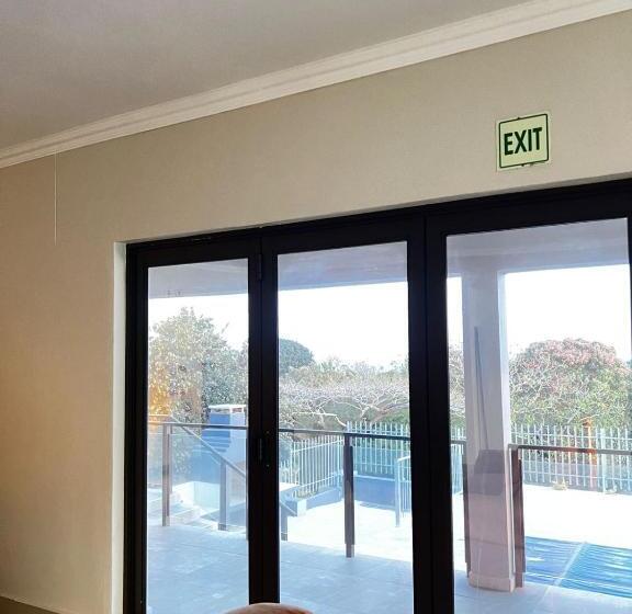 פנסיון Montrose Bnb