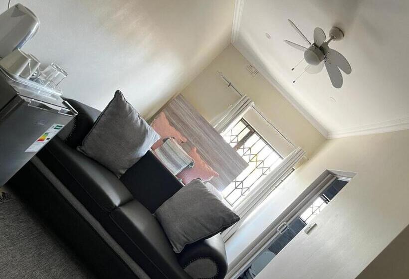 פנסיון Montrose Bnb