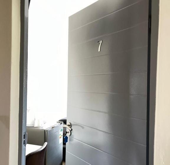 פנסיון Montrose Bnb