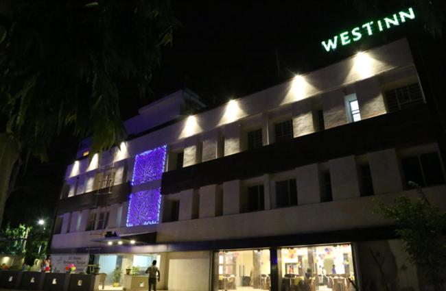 ホテル West Inn