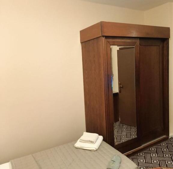 پانسیون Plaza De Petra