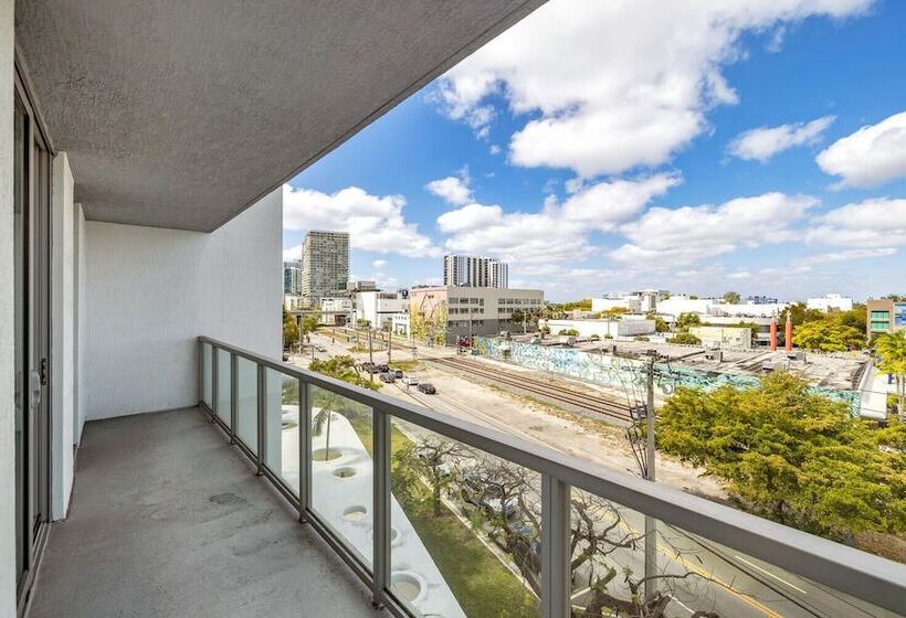 Quadro Design District By Vesper