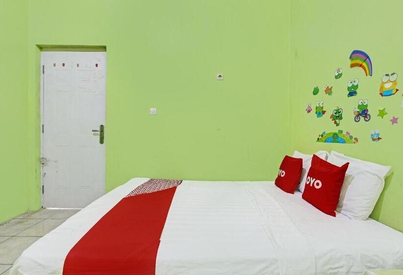 هتل Oyo 92467 Cahyo Kost 1