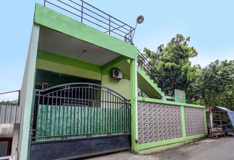 هتل Oyo 92467 Cahyo Kost 1