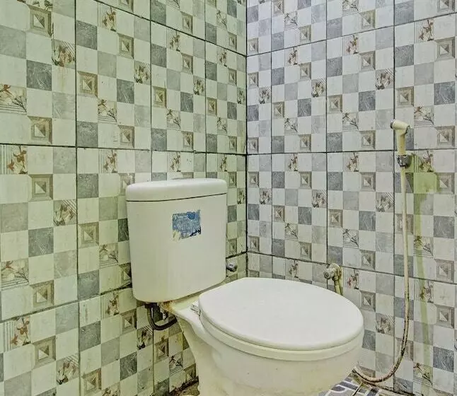 هتل Oyo 92467 Cahyo Kost 1