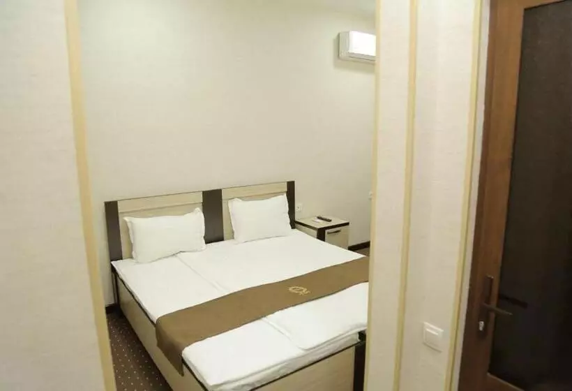 Premium Hotel 777