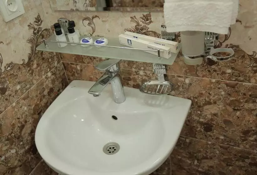 Premium Hotel 777