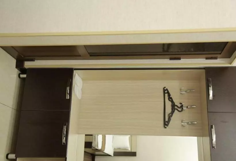 Premium Hotel 777