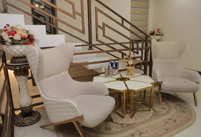 Premium Hotel 777