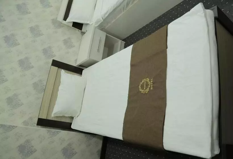 Premium Hotel 777