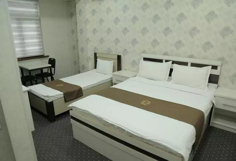 Premium Hotel 777