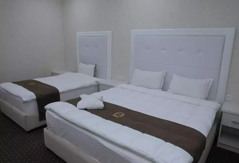 Premium Hotel 777