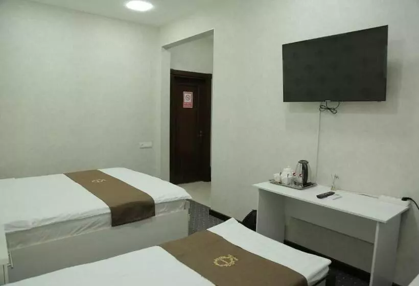 Premium Hotel 777