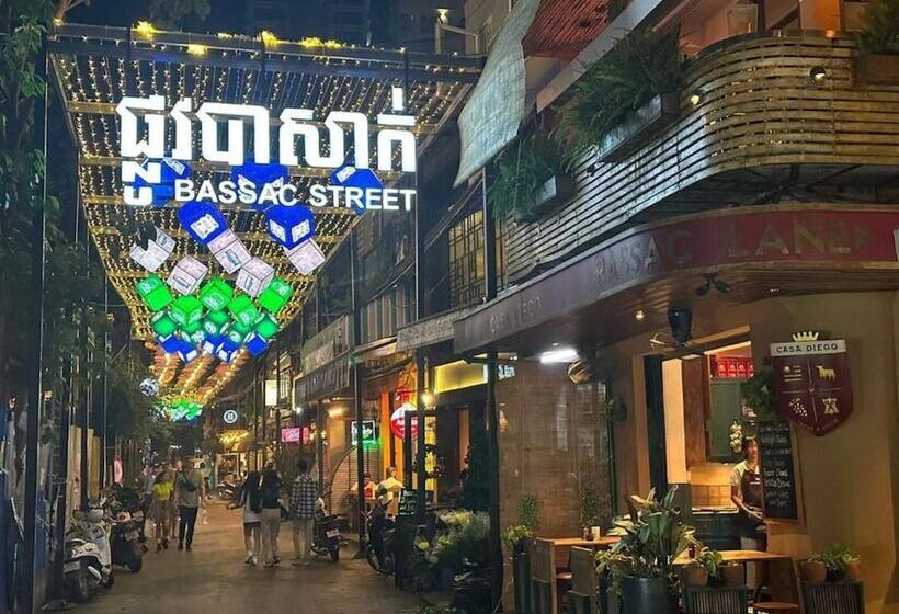 Times Hotel At Bassac Lane