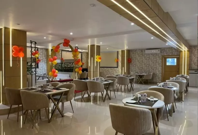 Hotelli Emperor Paradise