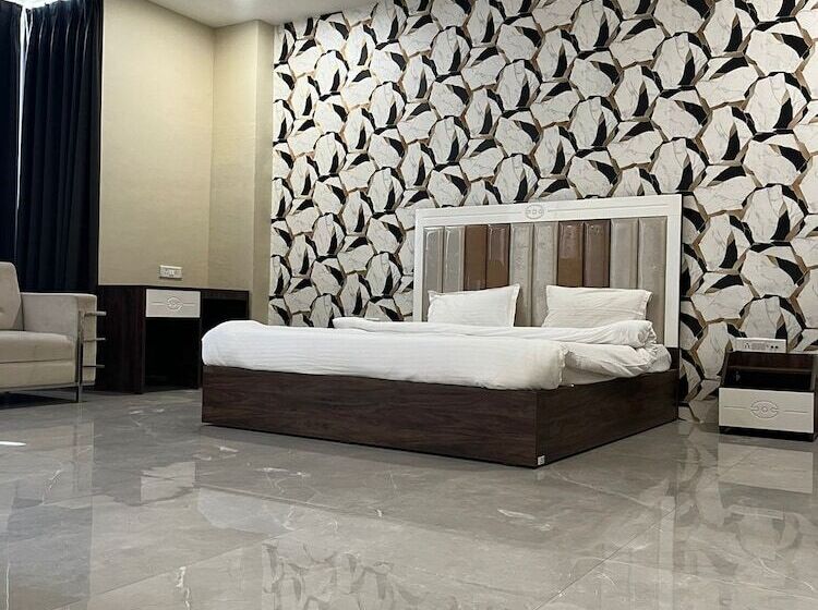 Hotel Emperor Paradise