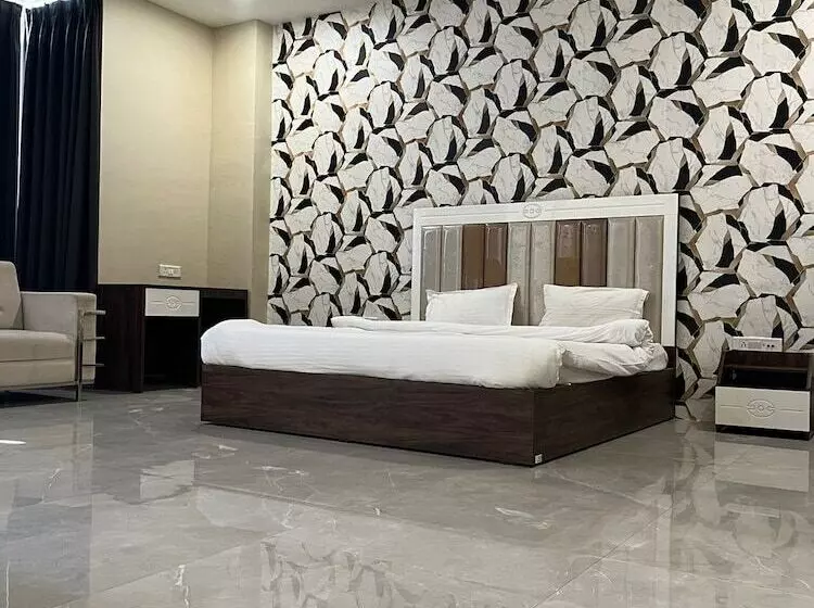 Hotelli Emperor Paradise