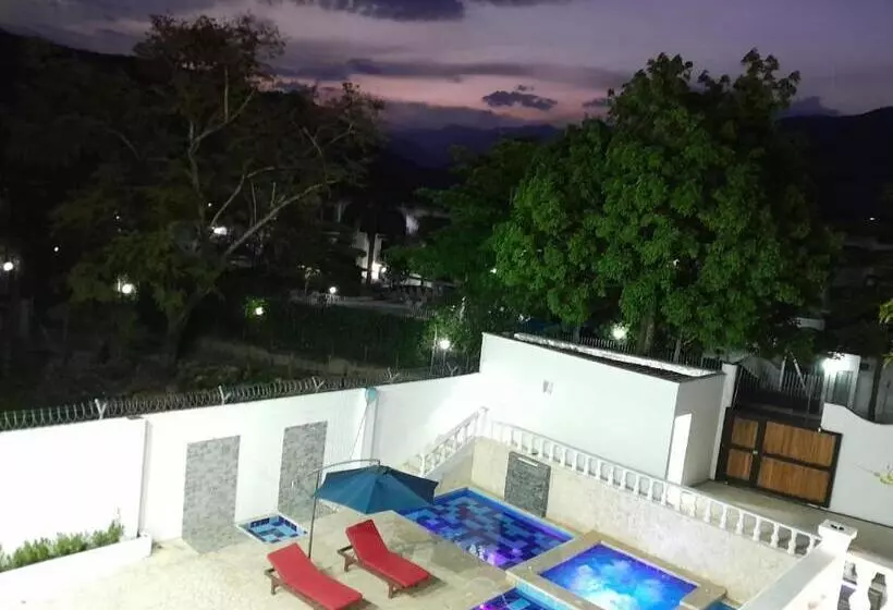 ホテル Santa Fe Del Parque